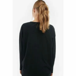 Barbour International Longline Metallic Logo Blanca Black T-Shirt -Barbour International Shop unnamed file 1669